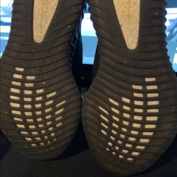 Yeezy 350 v2 bred - Picture 3 of 3